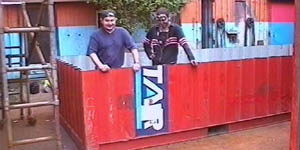 /dms300 Jean Marc Gaillard und Sandro beim Container aufschneiden /cargobar-event-pictures/2007/08/17-10-JAHRE/1997_eroeffnung9.jpg