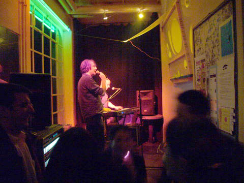 /dms480  /cargobar-event-pictures/2006/04/27-Purveyors-of--Uneasy-Listening--Music--/20060427_jc_anphibius01.jpg