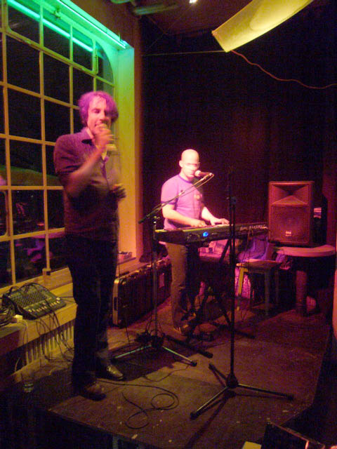 /dms480  /cargobar-event-pictures/2006/04/27-Purveyors-of--Uneasy-Listening--Music--/20060427_jc_anphibius02.jpg