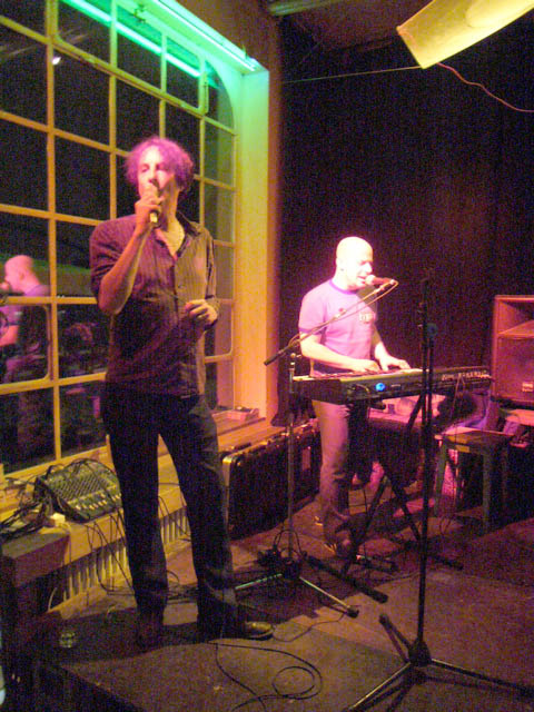 /dms480  /cargobar-event-pictures/2006/04/27-Purveyors-of--Uneasy-Listening--Music--/20060427_jc_anphibius03.jpg