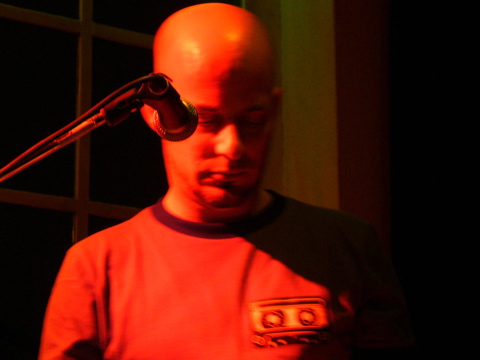 /dms480  /cargobar-event-pictures/2006/04/27-Purveyors-of--Uneasy-Listening--Music--/20060427_jc_anphibius07.jpg