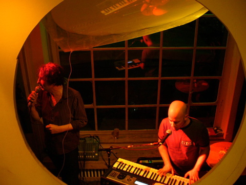 /dms480  /cargobar-event-pictures/2006/04/27-Purveyors-of--Uneasy-Listening--Music--/20060427_jc_anphibius08.jpg