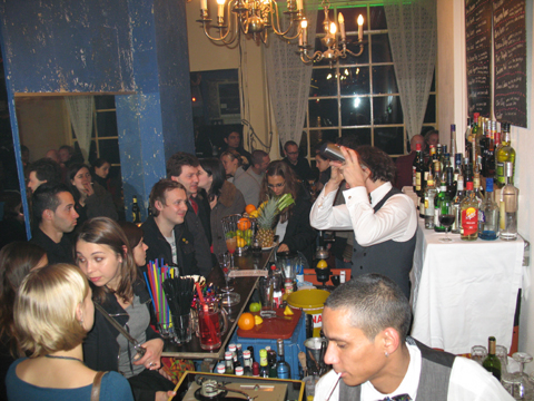 /dms480  /cargobar-event-pictures/pictures/cocktailbar11.jpg